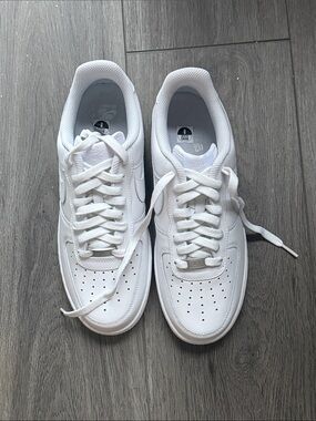 NWOT Nike AF1 White Low-Top Leather Sneakers Men’s Size 8
